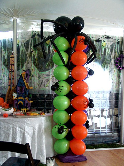 spooky spider balloon column denver